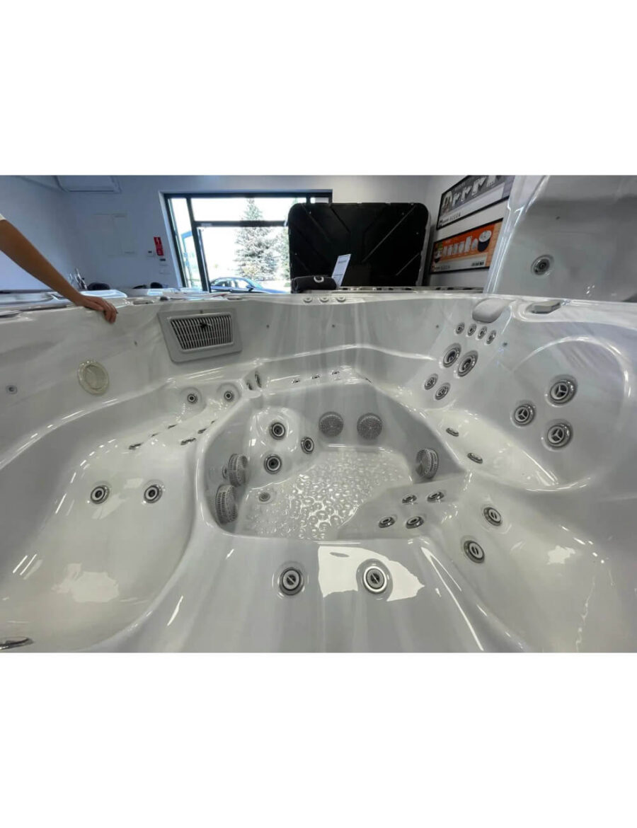 montpellier spa masazinis baseinas jacuzzi12