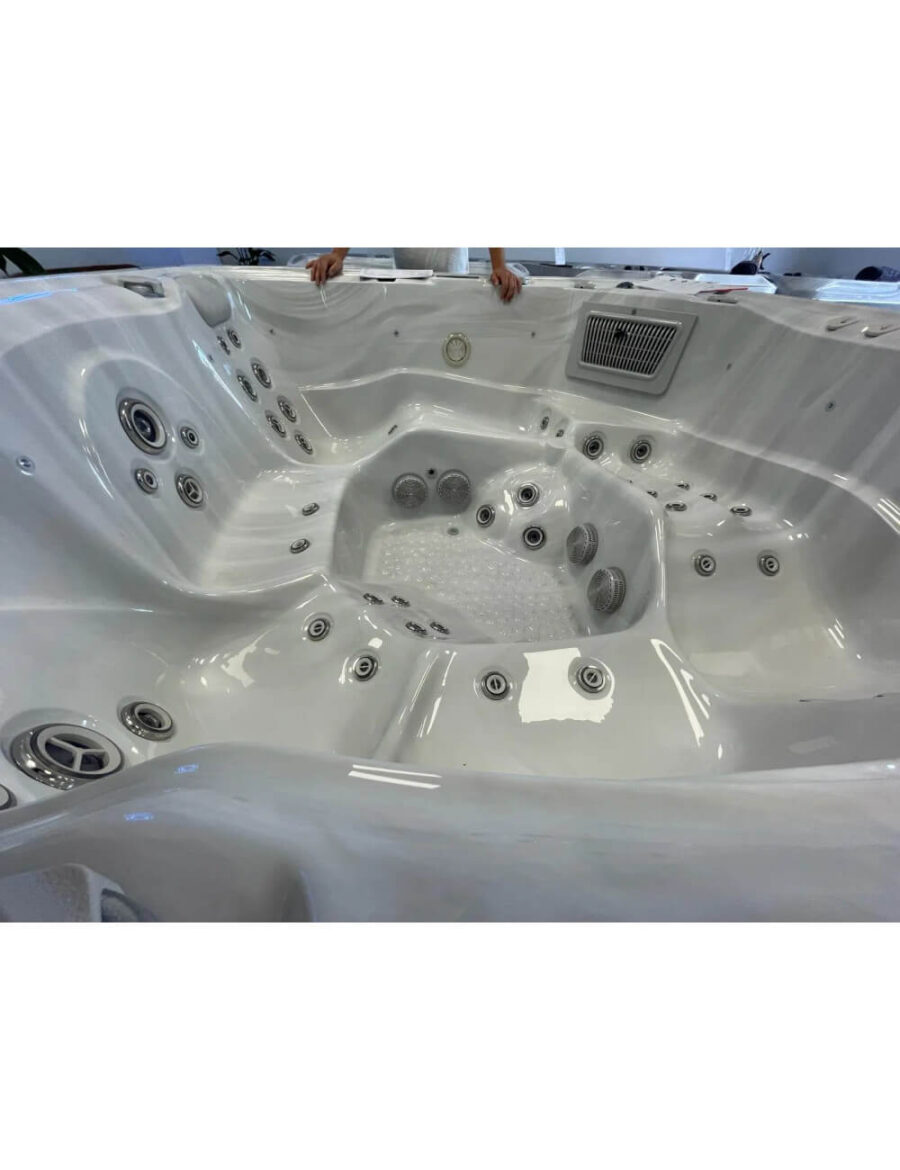 montpellier spa masazinis baseinas jacuzzi4