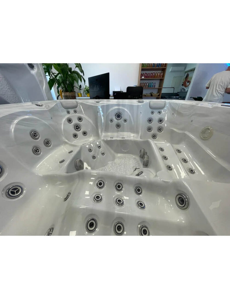 montpellier spa masazinis baseinas jacuzzi5