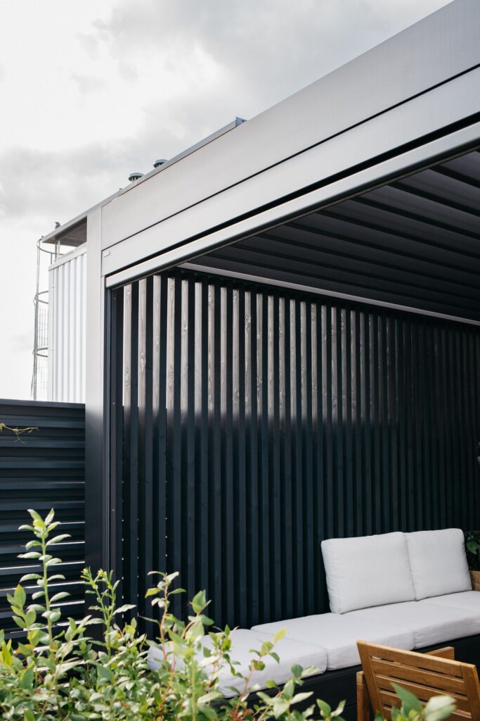 Pilnos komplektacijos Pergolė Bioclimatic Vilniuje, Naujamiestyje 4 Brevo 011